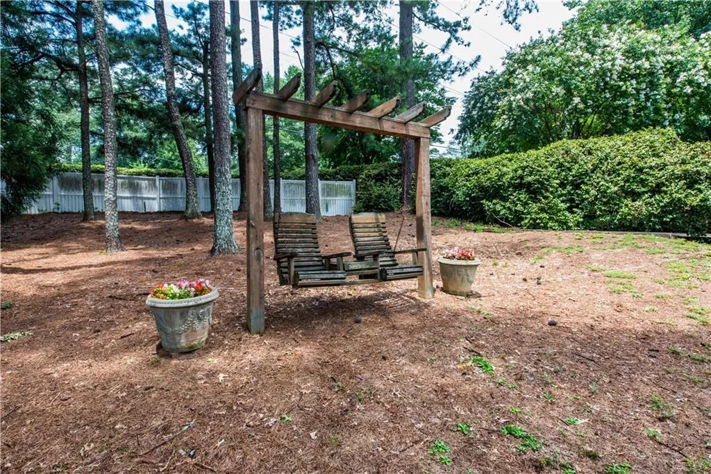 5147 Roswell Road Unit 5, Atlanta, Georgia 30342, 2 Bedrooms Bedrooms, ,1 BathroomBathrooms,Residential,Sold,5147 Roswell Road Unit 5,5873791