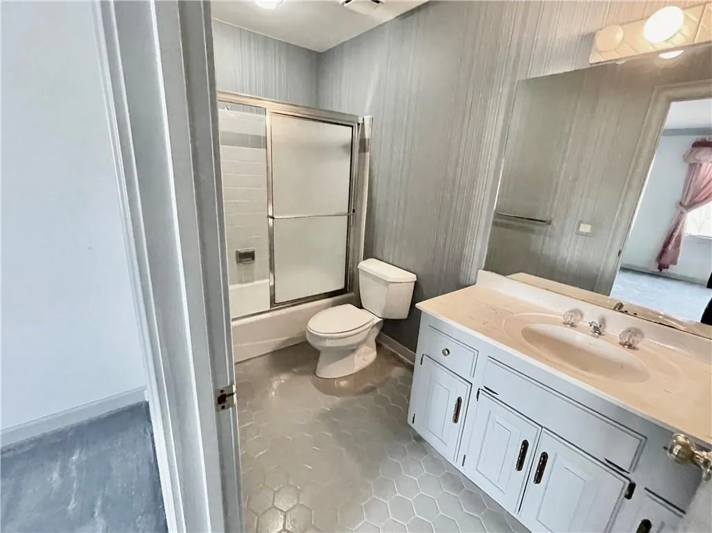 1835 Brandon Hall Drive, Sandy Springs, Georgia 30350, 6 Bedrooms Bedrooms, ,4 BathroomsBathrooms,Residential,Sold,1835 Brandon Hall Drive,7365212