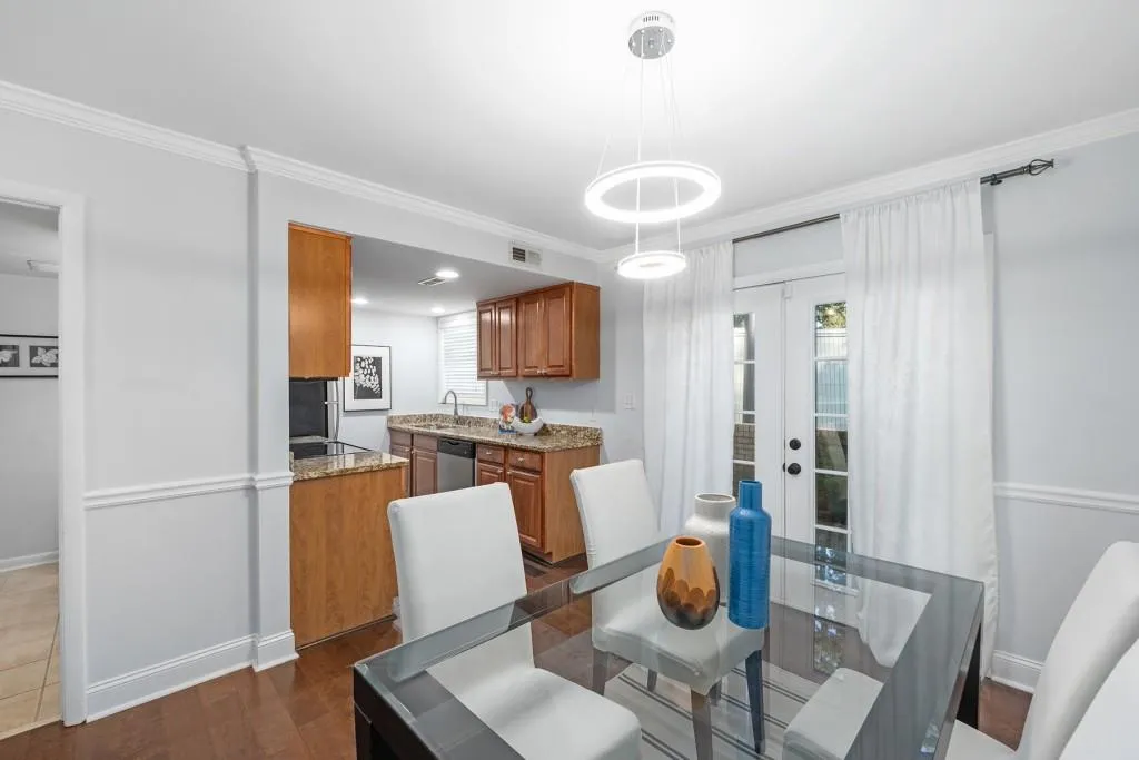 6900 Roswell Road Unit A-1, Atlanta, Georgia 30328, 2 Bedrooms Bedrooms, ,2 BathroomsBathrooms,Residential,Sold,6900 Roswell Road Unit A-1,7469125