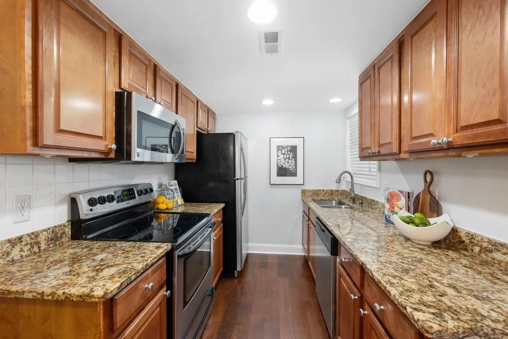 6900 Roswell Road Unit A-1, Atlanta, Georgia 30328, 2 Bedrooms Bedrooms, ,2 BathroomsBathrooms,Residential,Sold,6900 Roswell Road Unit A-1,7469125