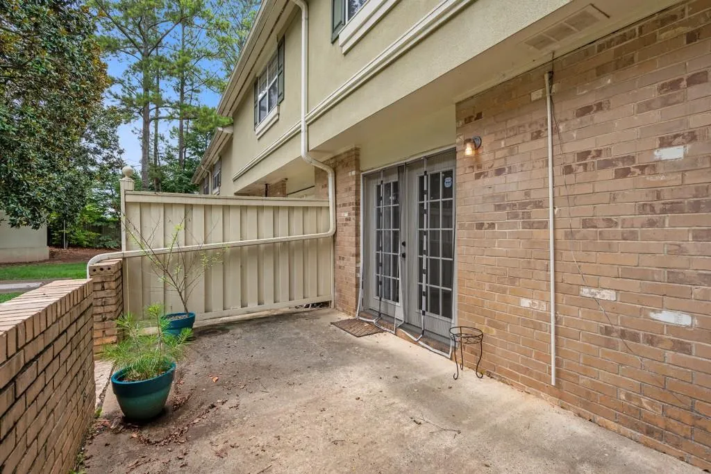 6900 Roswell Road Unit A-1, Atlanta, Georgia 30328, 2 Bedrooms Bedrooms, ,2 BathroomsBathrooms,Residential,Sold,6900 Roswell Road Unit A-1,7469125