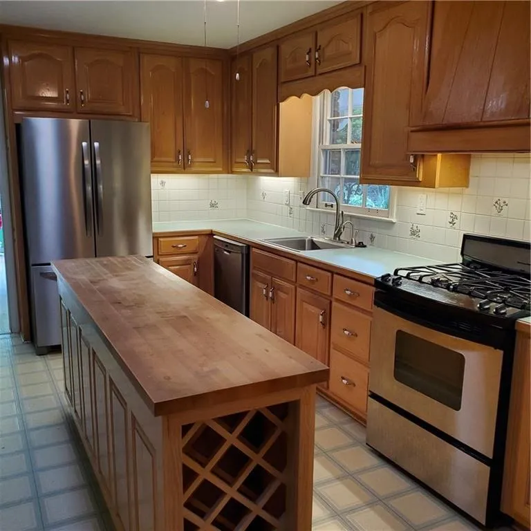 6750 Castleton Drive, Atlanta, Georgia 30328, 3 Bedrooms Bedrooms, ,2 BathroomsBathrooms,Residential,Sold,6750 Castleton Drive,6920780