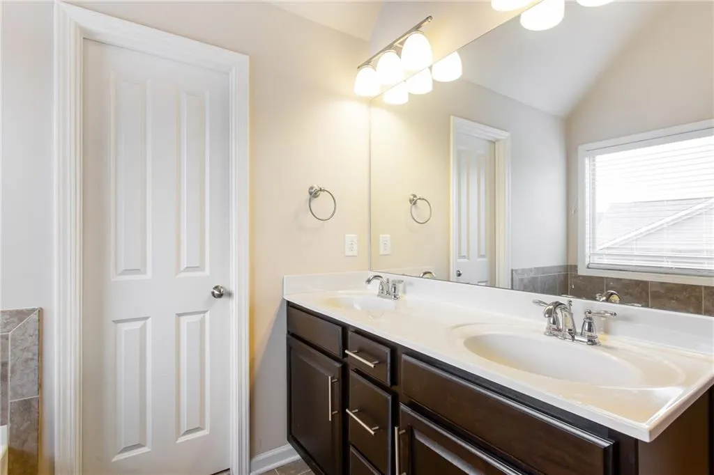 7285 Highland Bluff, Atlanta, Georgia 30328, 3 Bedrooms Bedrooms, ,3 BathroomsBathrooms,Residential,Sold,7285 Highland Bluff,6054180