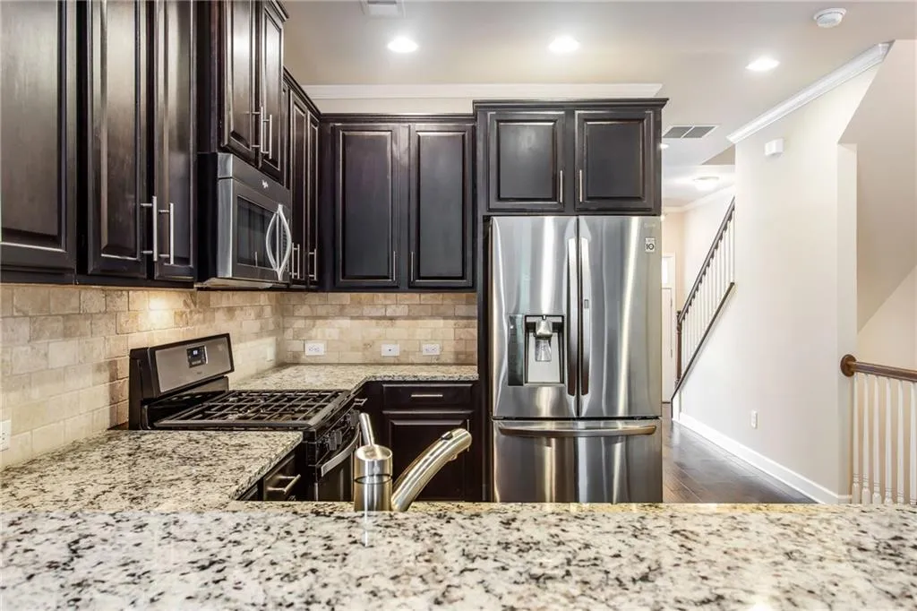 7285 Highland Bluff, Atlanta, Georgia 30328, 3 Bedrooms Bedrooms, ,3 BathroomsBathrooms,Residential,Sold,7285 Highland Bluff,6054180