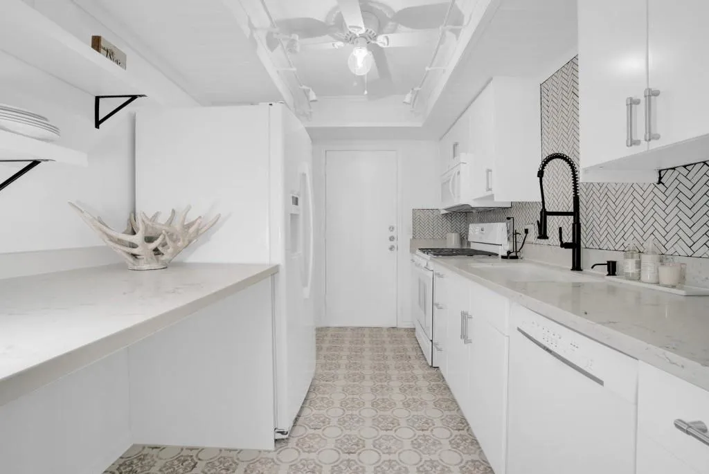 6851 Roswell Road Unit H-31, Sandy Springs, Georgia 30328, 2 Bedrooms Bedrooms, ,2 BathroomsBathrooms,Residential,Sold,6851 Roswell Road Unit H-31,7084211