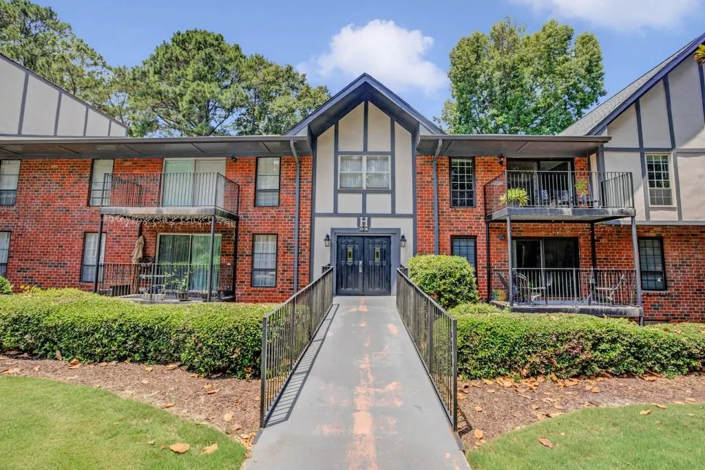 6851 Roswell Road Unit H-31, Sandy Springs, Georgia 30328, 2 Bedrooms Bedrooms, ,2 BathroomsBathrooms,Residential,Sold,6851 Roswell Road Unit H-31,7084211