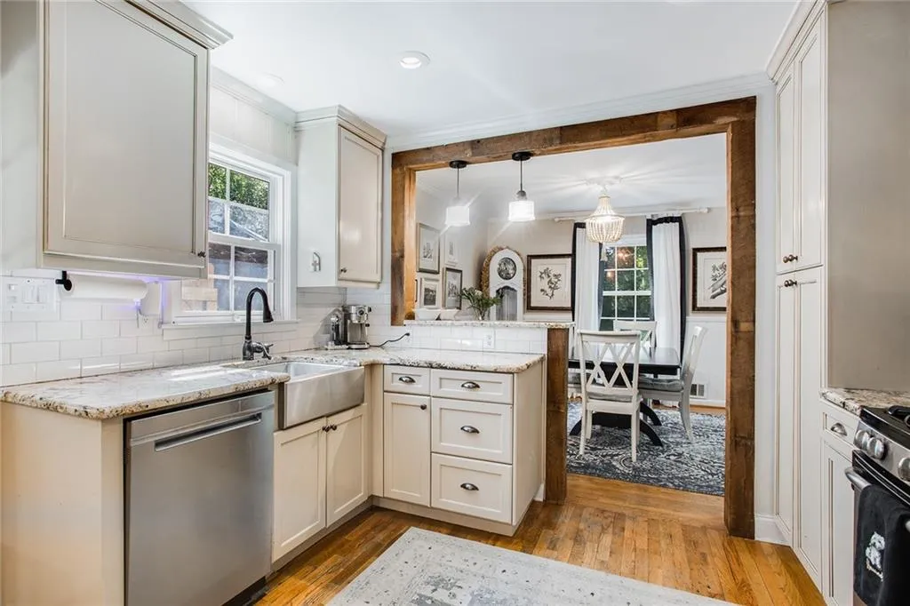 232 Underwood Drive, Sandy Springs, Georgia 30328, 4 Bedrooms Bedrooms, ,3 BathroomsBathrooms,Residential,Sold,232 Underwood Drive,7267501