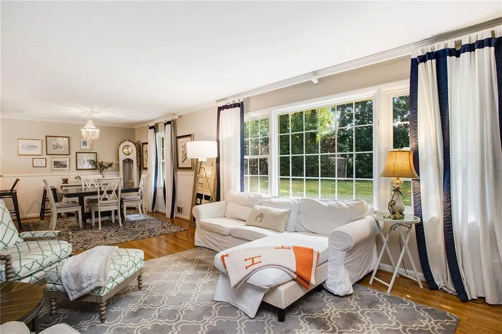 232 Underwood Drive, Sandy Springs, Georgia 30328, 4 Bedrooms Bedrooms, ,3 BathroomsBathrooms,Residential,Sold,232 Underwood Drive,7267501