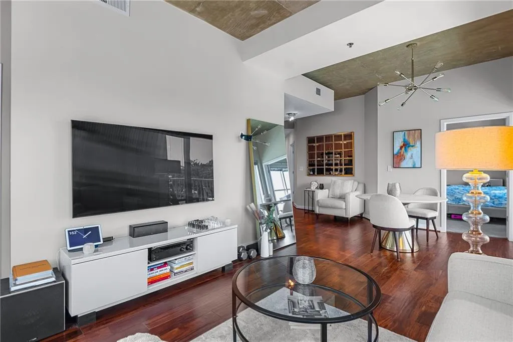 250 Pharr Road Ne Unit 310, Atlanta, Georgia 30305, 2 Bedrooms Bedrooms, 0 ,2 BathroomsBathrooms,Residential,For Sale,250 Pharr Road Ne Unit 310,7741245