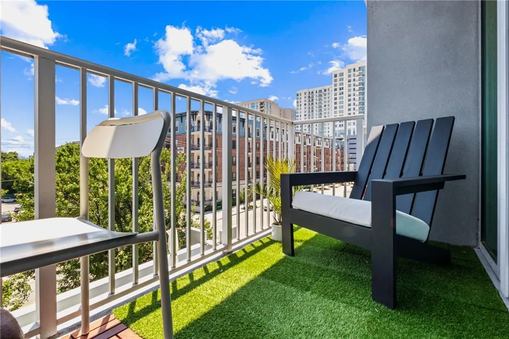 250 Pharr Road Ne Unit 310, Atlanta, Georgia 30305, 2 Bedrooms Bedrooms, 0 ,2 BathroomsBathrooms,Residential,For Sale,250 Pharr Road Ne Unit 310,7741245