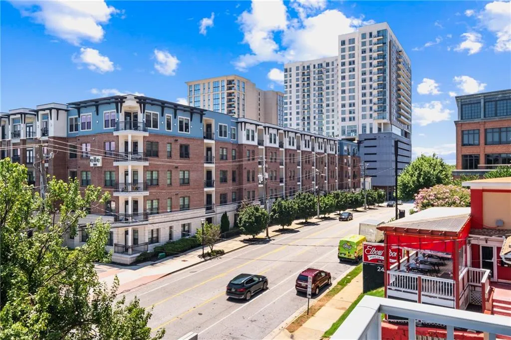 250 Pharr Road Ne Unit 310, Atlanta, Georgia 30305, 2 Bedrooms Bedrooms, 0 ,2 BathroomsBathrooms,Residential,For Sale,250 Pharr Road Ne Unit 310,7741245