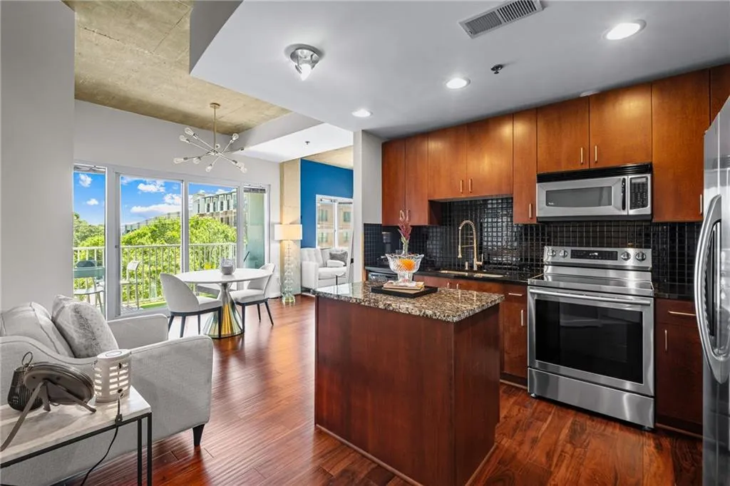 250 Pharr Road Ne Unit 310, Atlanta, Georgia 30305, 2 Bedrooms Bedrooms, 0 ,2 BathroomsBathrooms,Residential,For Sale,250 Pharr Road Ne Unit 310,7741245