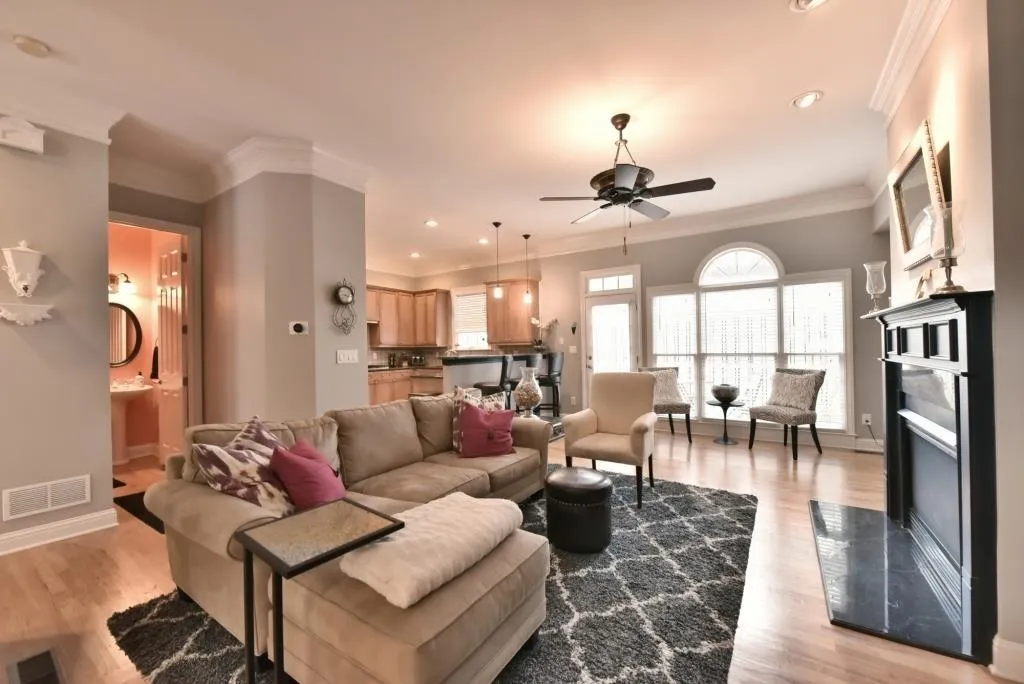 218 Meeting Lane, Atlanta, Georgia 30342, 4 Bedrooms Bedrooms, ,3 BathroomsBathrooms,Residential,Sold,218 Meeting Lane,5819227