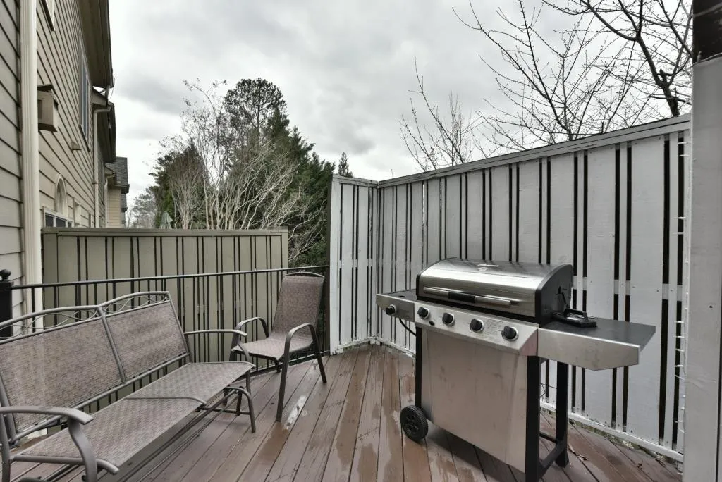 218 Meeting Lane, Atlanta, Georgia 30342, 4 Bedrooms Bedrooms, ,3 BathroomsBathrooms,Residential,Sold,218 Meeting Lane,5819227