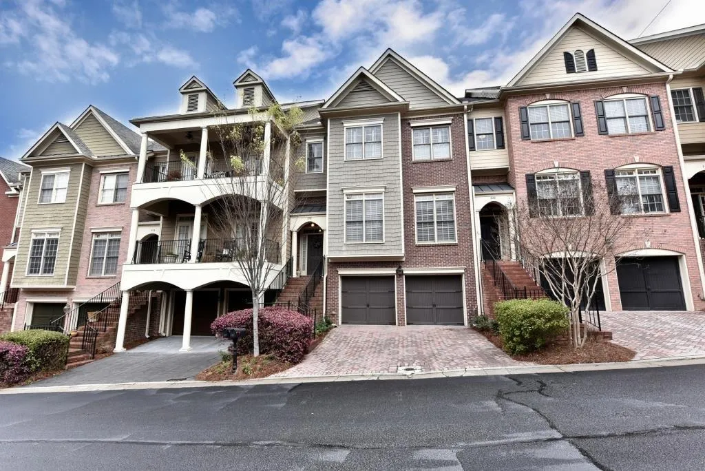 218 Meeting Lane, Atlanta, Georgia 30342, 4 Bedrooms Bedrooms, ,3 BathroomsBathrooms,Residential,Sold,218 Meeting Lane,5819227