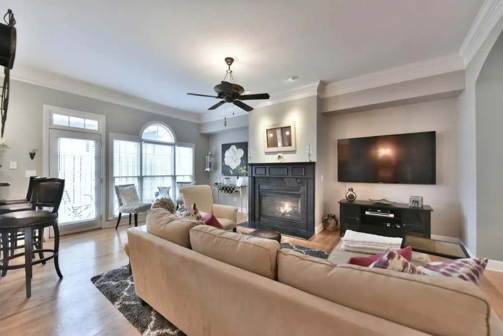218 Meeting Lane, Atlanta, Georgia 30342, 4 Bedrooms Bedrooms, ,3 BathroomsBathrooms,Residential,Sold,218 Meeting Lane,5819227