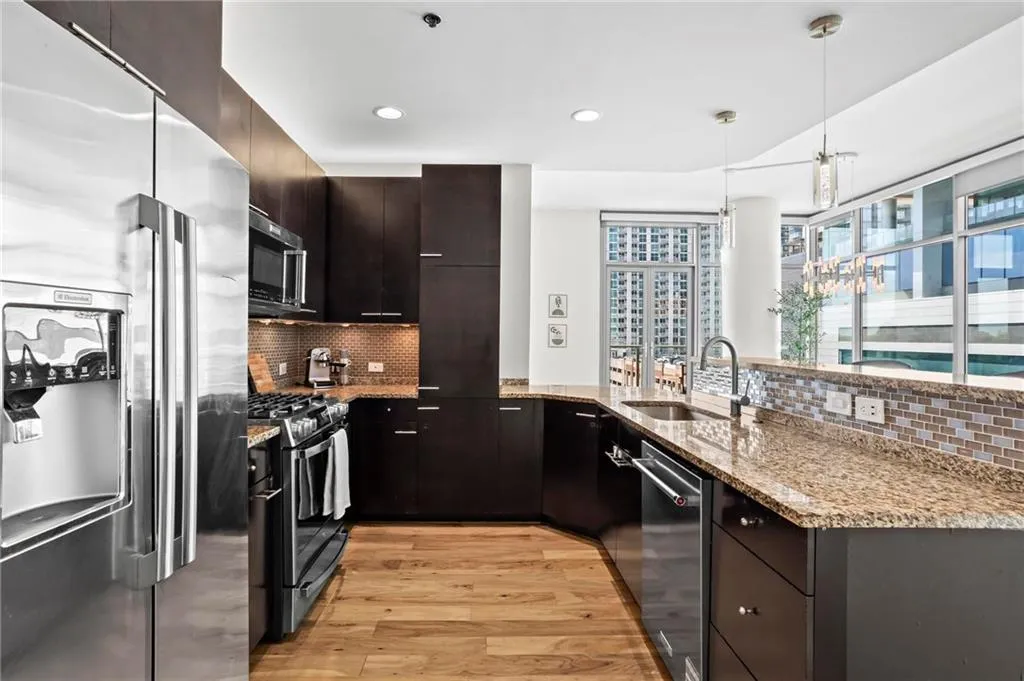 905 Juniper Street Ne Unit 808, Atlanta, Georgia 30309, 2 Bedrooms Bedrooms, ,2 BathroomsBathrooms,Residential,For Sale,905 Juniper Street Ne Unit 808,7577990