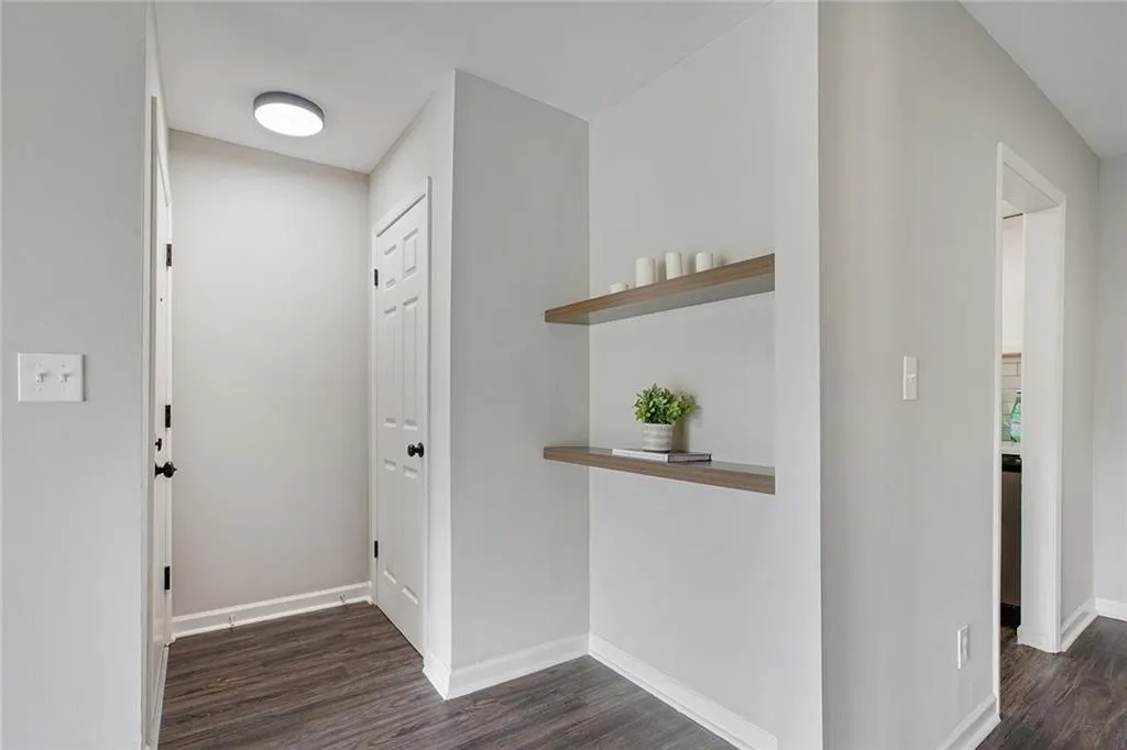 6851 Roswell Road Unit J22, Sandy Springs, Georgia 30328, 1 Bedroom Bedrooms, ,1 BathroomBathrooms,Residential,Sold,6851 Roswell Road Unit J22,6780548