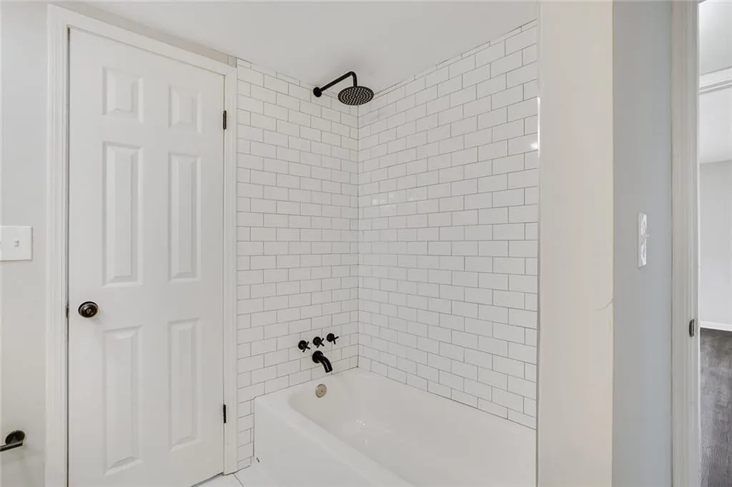 6851 Roswell Road Unit J22, Sandy Springs, Georgia 30328, 1 Bedroom Bedrooms, ,1 BathroomBathrooms,Residential,Sold,6851 Roswell Road Unit J22,6780548