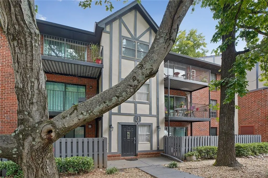 6851 Roswell Road Unit J22, Sandy Springs, Georgia 30328, 1 Bedroom Bedrooms, ,1 BathroomBathrooms,Residential,Sold,6851 Roswell Road Unit J22,6780548