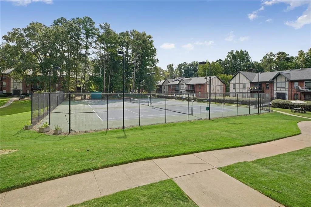 6851 Roswell Road Unit J22, Sandy Springs, Georgia 30328, 1 Bedroom Bedrooms, ,1 BathroomBathrooms,Residential,Sold,6851 Roswell Road Unit J22,6780548