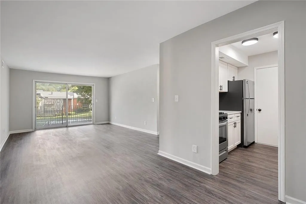 6851 Roswell Road Unit J22, Sandy Springs, Georgia 30328, 1 Bedroom Bedrooms, ,1 BathroomBathrooms,Residential,Sold,6851 Roswell Road Unit J22,6780548