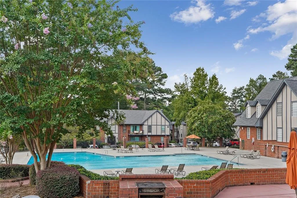 6851 Roswell Road Unit J22, Sandy Springs, Georgia 30328, 1 Bedroom Bedrooms, ,1 BathroomBathrooms,Residential,Sold,6851 Roswell Road Unit J22,6780548