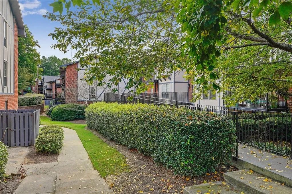 6851 Roswell Road Unit J22, Sandy Springs, Georgia 30328, 1 Bedroom Bedrooms, ,1 BathroomBathrooms,Residential,Sold,6851 Roswell Road Unit J22,6780548