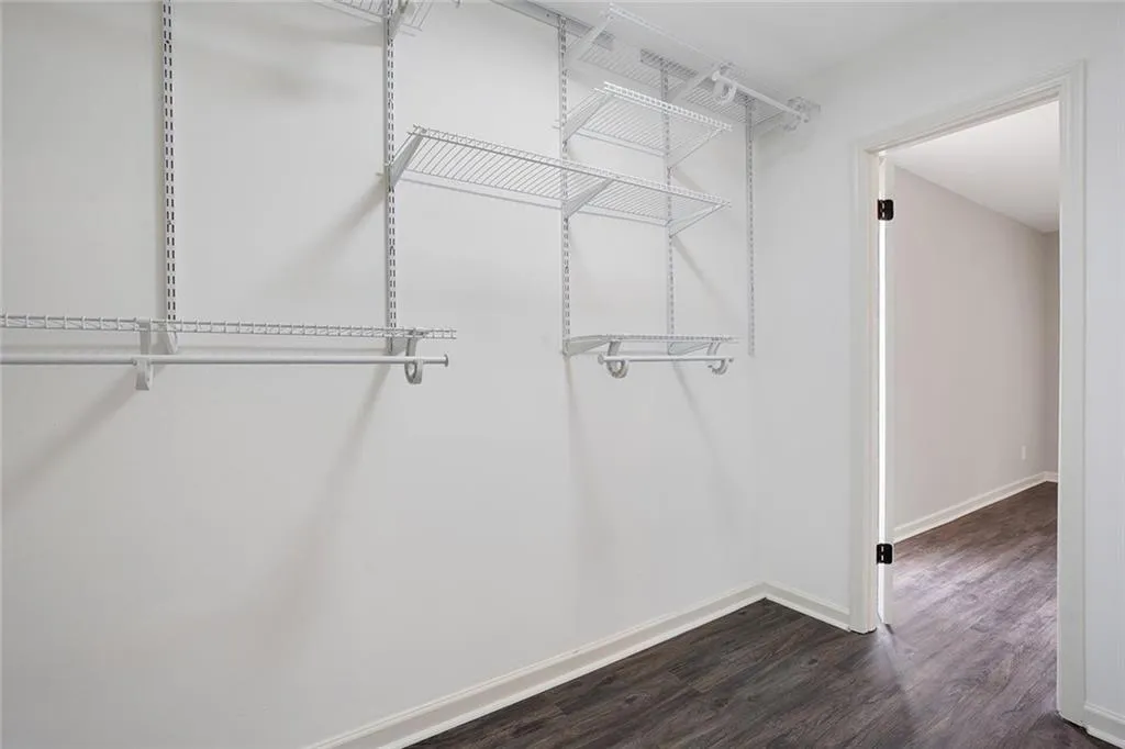 6851 Roswell Road Unit J22, Sandy Springs, Georgia 30328, 1 Bedroom Bedrooms, ,1 BathroomBathrooms,Residential,Sold,6851 Roswell Road Unit J22,6780548