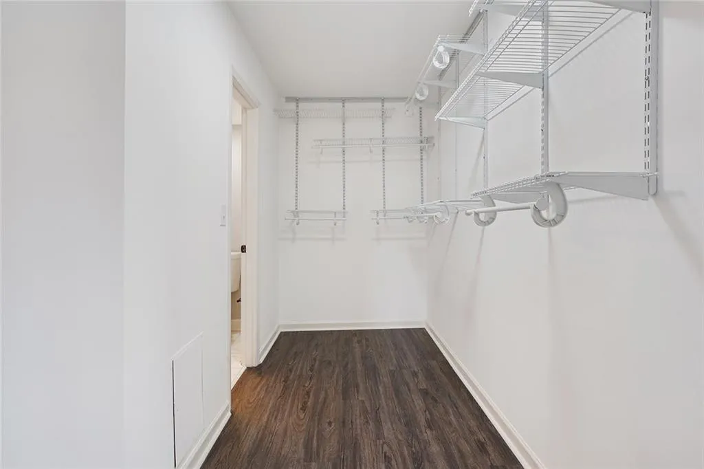 6851 Roswell Road Unit J22, Sandy Springs, Georgia 30328, 1 Bedroom Bedrooms, ,1 BathroomBathrooms,Residential,Sold,6851 Roswell Road Unit J22,6780548