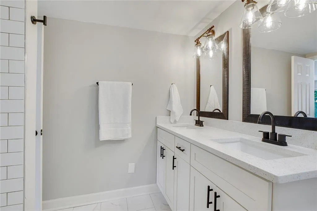 6851 Roswell Road Unit J22, Sandy Springs, Georgia 30328, 1 Bedroom Bedrooms, ,1 BathroomBathrooms,Residential,Sold,6851 Roswell Road Unit J22,6780548