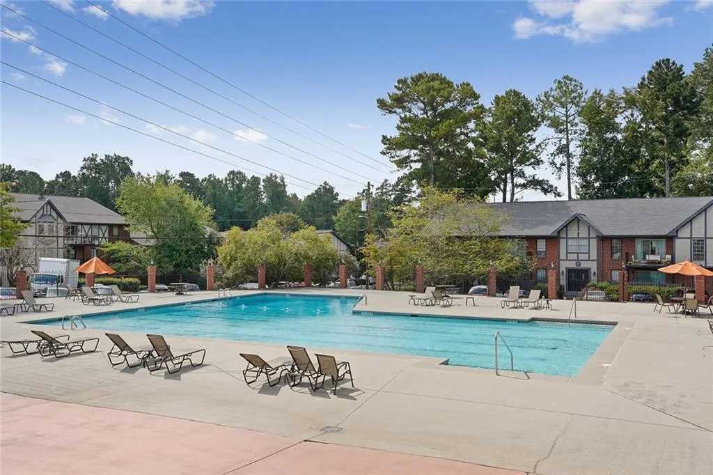 6851 Roswell Road Unit J22, Sandy Springs, Georgia 30328, 1 Bedroom Bedrooms, ,1 BathroomBathrooms,Residential,Sold,6851 Roswell Road Unit J22,6780548