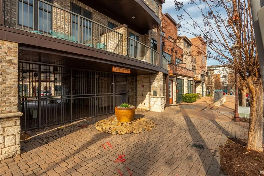 Street access to community