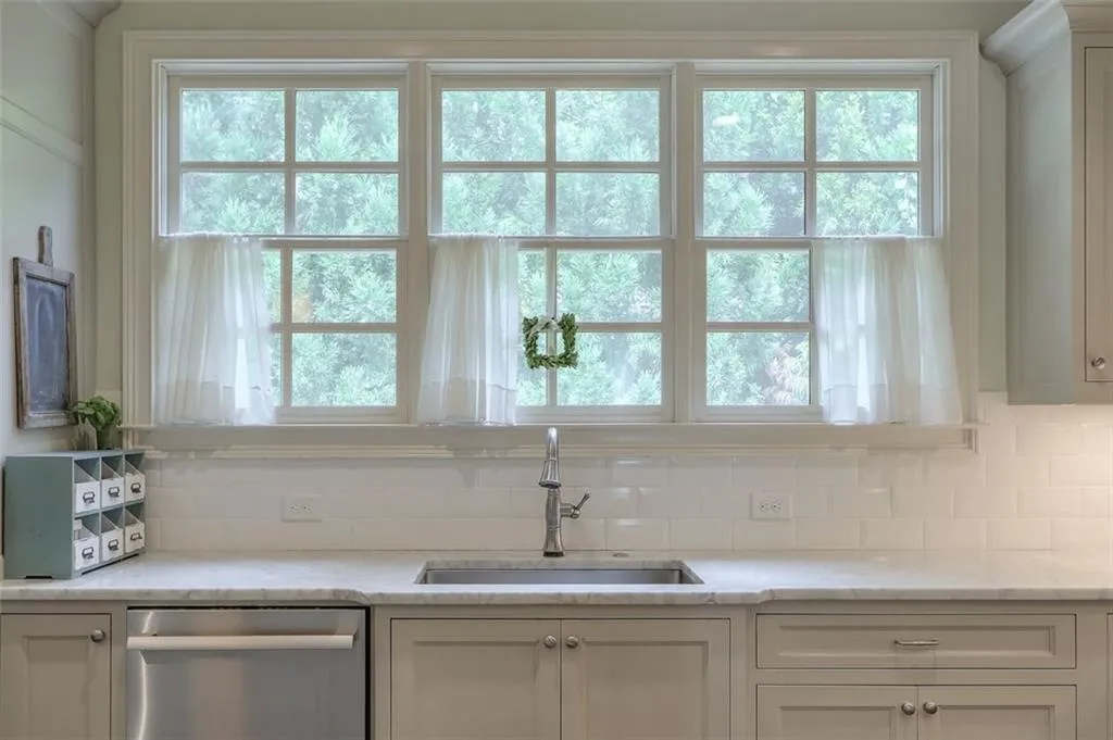 4805 Lafayette Court, Sandy Springs, Georgia 30327, 6 Bedrooms Bedrooms, ,6 BathroomsBathrooms,Residential,Sold,4805 Lafayette Court,6744268