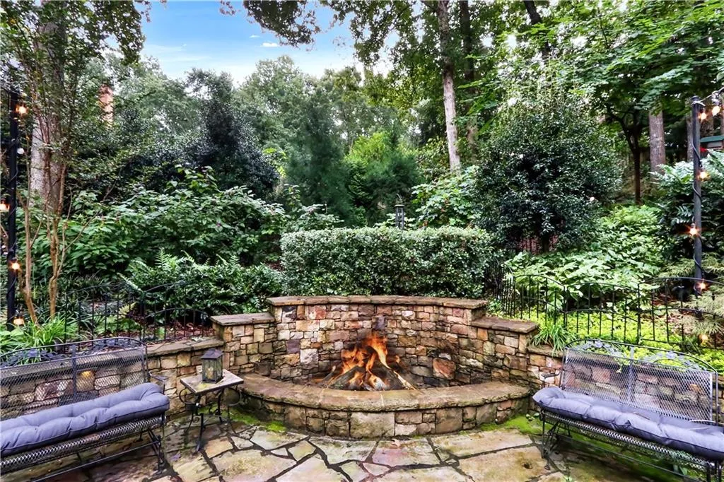 320 Quiet Water Lane, Sandy Springs, Georgia 30350, 5 Bedrooms Bedrooms, ,4 BathroomsBathrooms,Residential,Sold,320 Quiet Water Lane,7154745