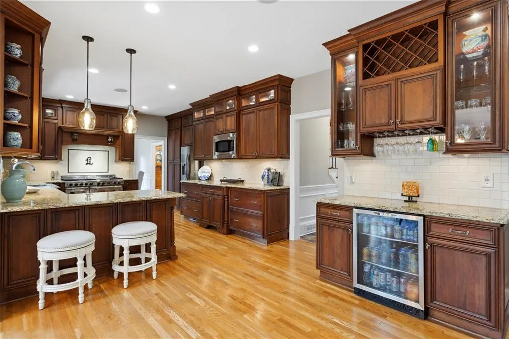 320 Quiet Water Lane, Sandy Springs, Georgia 30350, 5 Bedrooms Bedrooms, ,4 BathroomsBathrooms,Residential,Sold,320 Quiet Water Lane,7154745