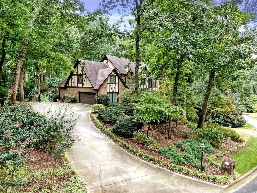 320 Quiet Water Lane, Sandy Springs, Georgia 30350, 5 Bedrooms Bedrooms, ,4 BathroomsBathrooms,Residential,Sold,320 Quiet Water Lane,7154745