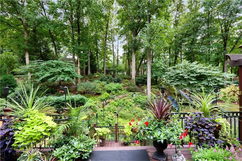 320 Quiet Water Lane, Sandy Springs, Georgia 30350, 5 Bedrooms Bedrooms, ,4 BathroomsBathrooms,Residential,Sold,320 Quiet Water Lane,7154745