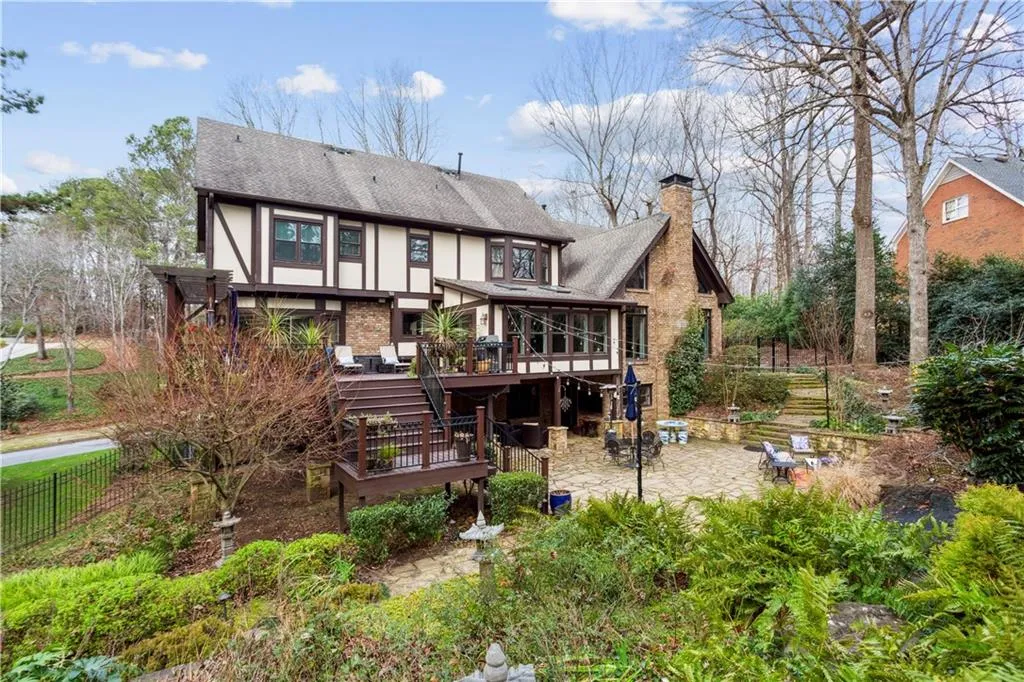 320 Quiet Water Lane, Sandy Springs, Georgia 30350, 5 Bedrooms Bedrooms, ,4 BathroomsBathrooms,Residential,Sold,320 Quiet Water Lane,7154745