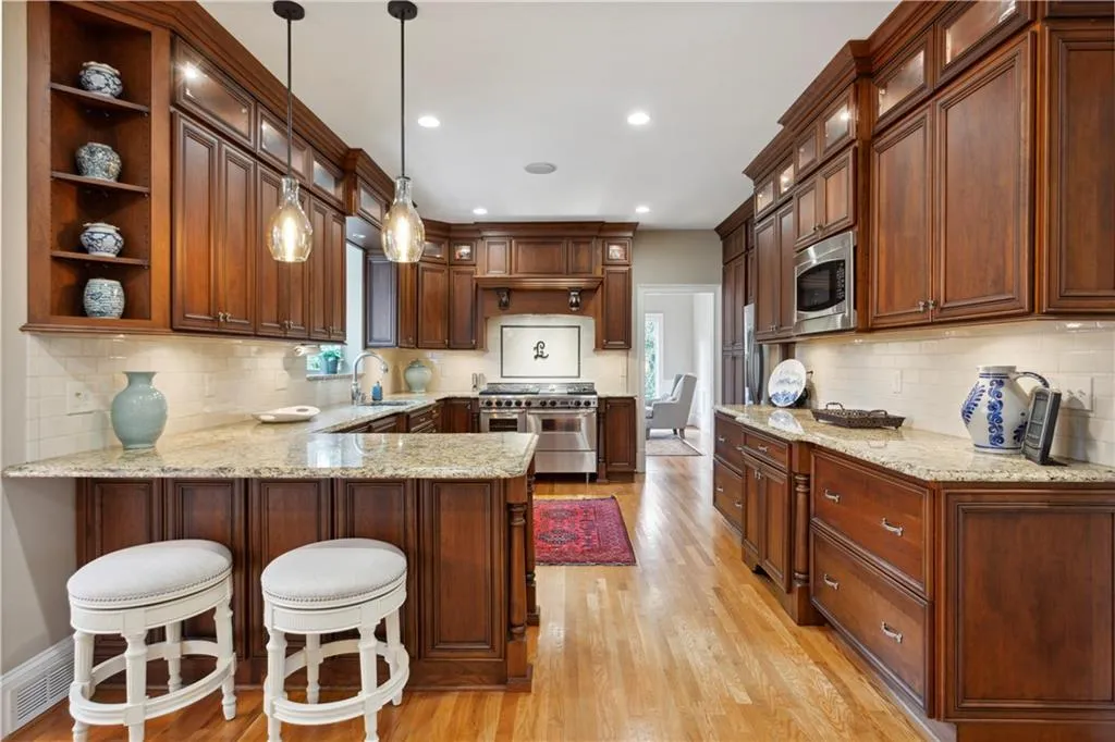 320 Quiet Water Lane, Sandy Springs, Georgia 30350, 5 Bedrooms Bedrooms, ,4 BathroomsBathrooms,Residential,Sold,320 Quiet Water Lane,7154745