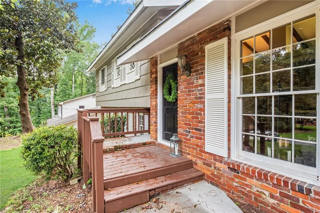 6555 Williamson Drive, Sandy Springs, Georgia 30328, 4 Bedrooms Bedrooms, ,3 BathroomsBathrooms,Residential,Sold,6555 Williamson Drive,6943051
