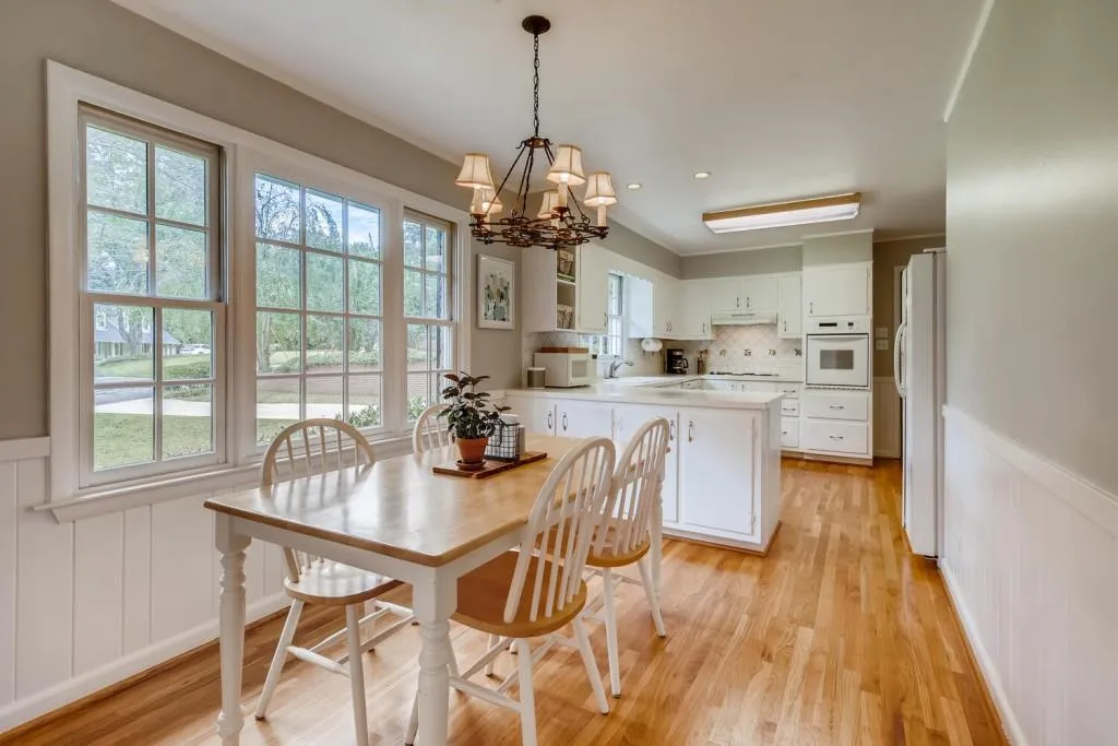 643 Starlight Drive, Sandy Springs, Georgia 30342, 4 Bedrooms Bedrooms, ,3 BathroomsBathrooms,Residential,Sold,643 Starlight Drive,6786515