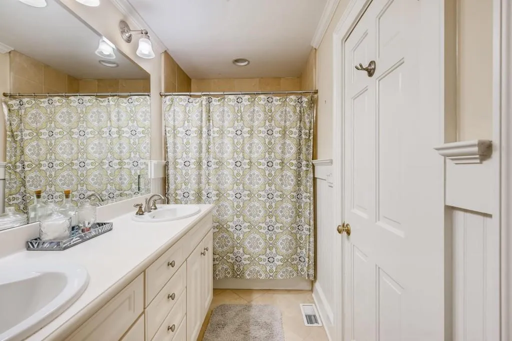 643 Starlight Drive, Sandy Springs, Georgia 30342, 4 Bedrooms Bedrooms, ,3 BathroomsBathrooms,Residential,Sold,643 Starlight Drive,6786515