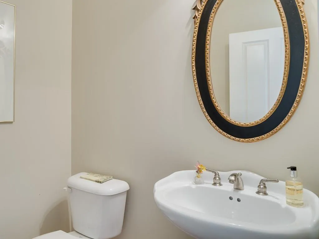 5490 Glenridge View, Sandy Springs, Georgia 30342, 2 Bedrooms Bedrooms, ,2 BathroomsBathrooms,Residential,Sold,5490 Glenridge View,5712921