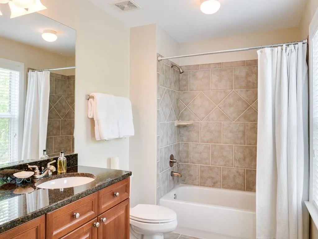 5490 Glenridge View, Sandy Springs, Georgia 30342, 2 Bedrooms Bedrooms, ,2 BathroomsBathrooms,Residential,Sold,5490 Glenridge View,5712921