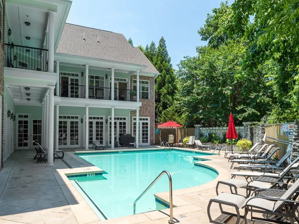 5490 Glenridge View, Sandy Springs, Georgia 30342, 2 Bedrooms Bedrooms, ,2 BathroomsBathrooms,Residential,Sold,5490 Glenridge View,5712921