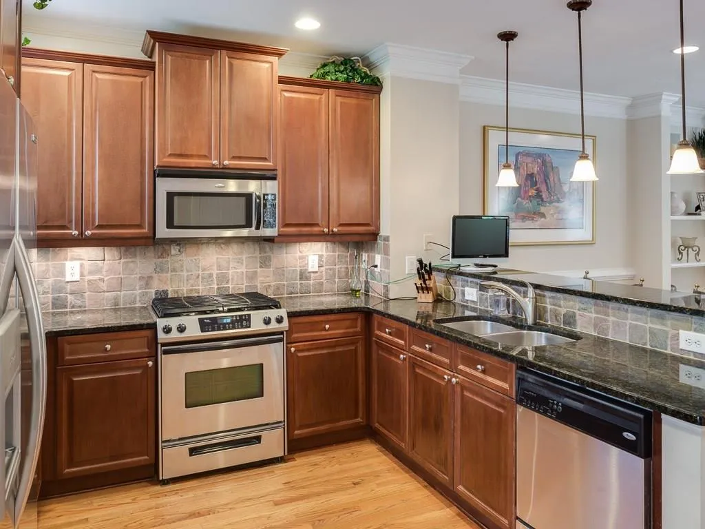 5490 Glenridge View, Sandy Springs, Georgia 30342, 2 Bedrooms Bedrooms, ,2 BathroomsBathrooms,Residential,Sold,5490 Glenridge View,5712921