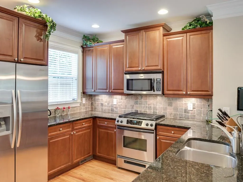 5490 Glenridge View, Sandy Springs, Georgia 30342, 2 Bedrooms Bedrooms, ,2 BathroomsBathrooms,Residential,Sold,5490 Glenridge View,5712921