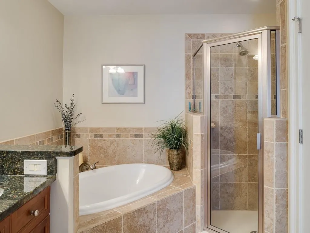 5490 Glenridge View, Sandy Springs, Georgia 30342, 2 Bedrooms Bedrooms, ,2 BathroomsBathrooms,Residential,Sold,5490 Glenridge View,5712921