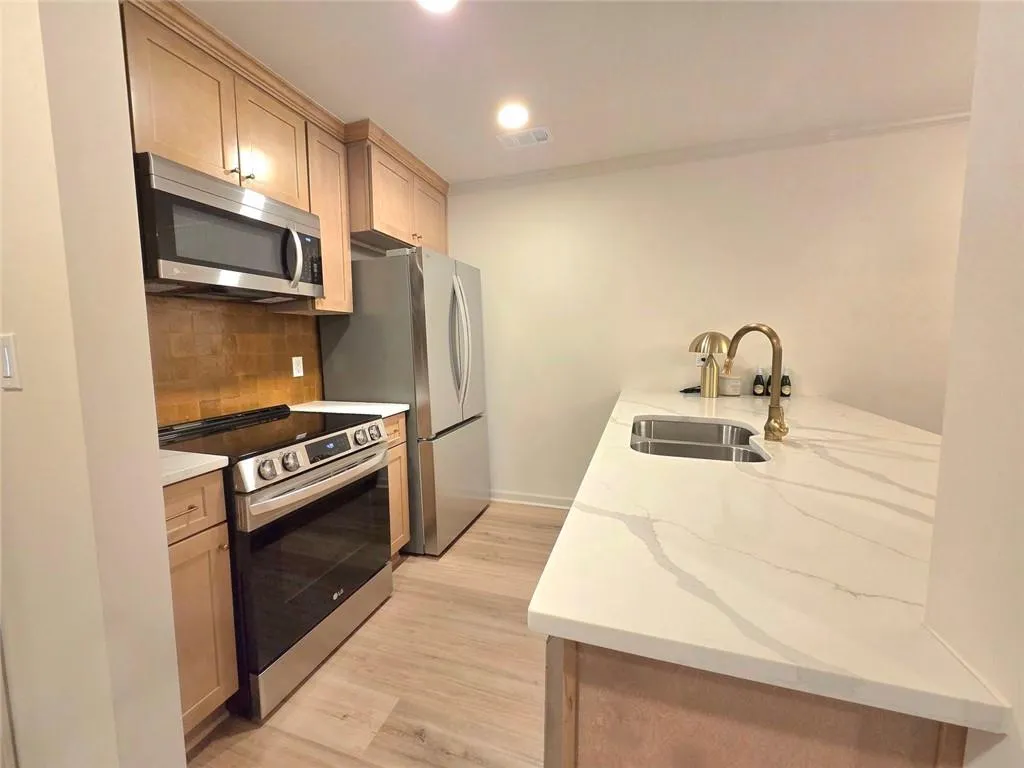 301 Barrington Hills Drive, Atlanta, Georgia 30350, 2 Bedrooms Bedrooms, ,2 BathroomsBathrooms,Residential,For Sale,301 Barrington Hills Drive,7712343